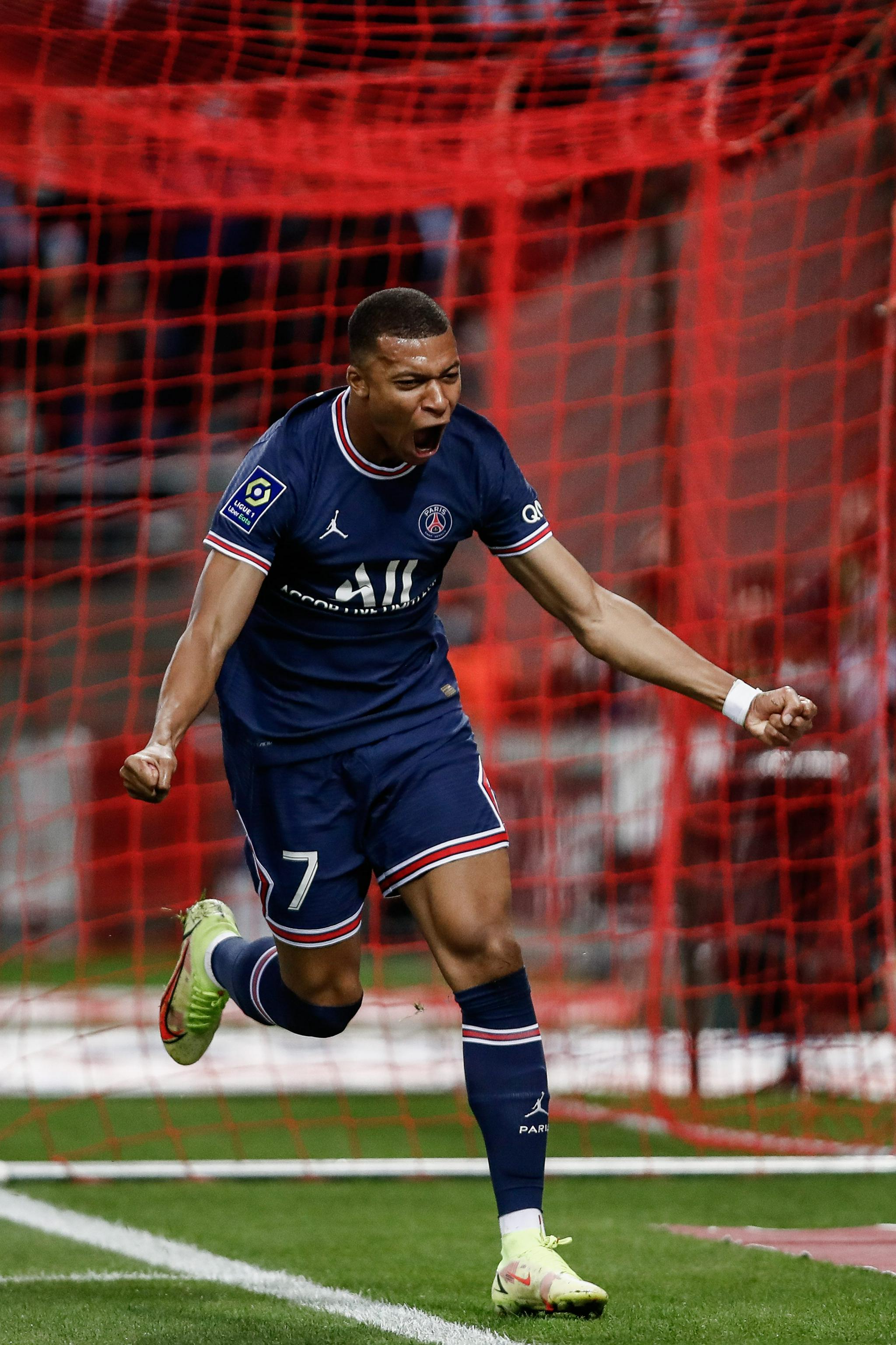 劳塔罗本赛季34次射门意甲第三，6次错失绝佳机会数意甲第二（劳塔罗本季34次射门列意甲第3，6次错失良机居第2）