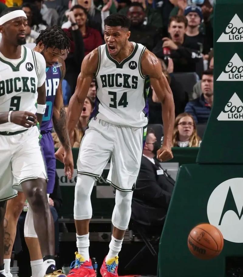 科尔谈库明加：还能看出有一些生疏感，但表现已经相当不错了（科尔：库明加仍有生疏之处，但发挥已可圈可点）