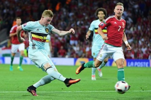 字母哥养伤期间随队，备战未来挑战（字母哥休养期仍随队，蓄势迎接后续挑战）