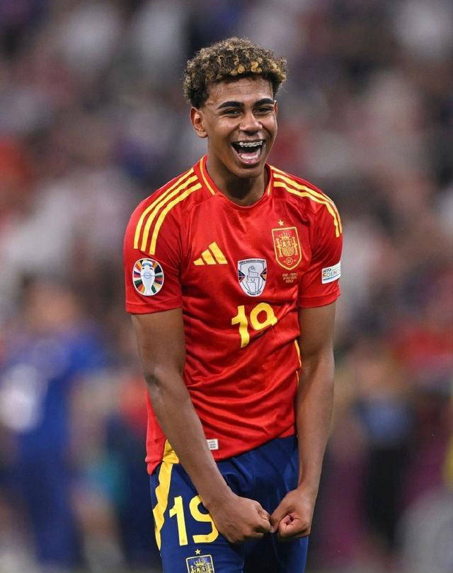 中超：北京国安客场2-1逆转上海申花（中超客场翻盘：北京国安2-1击败上海申花）