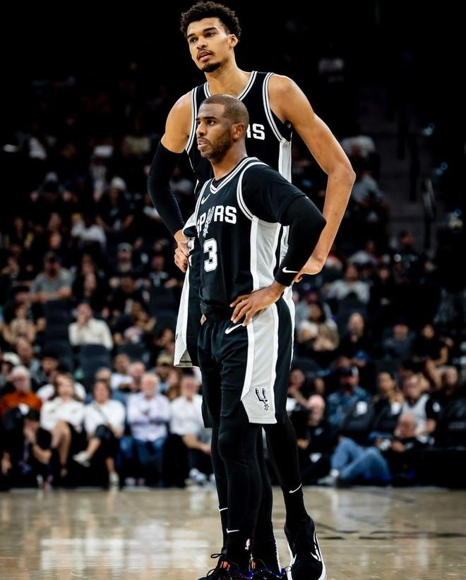 湖人替补球员发挥出色，贡献关键数据（湖人替补群爆发，献上关键数据）