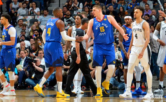 荷甲半场：范德霍恩争议破门，乌德勒支暂1-0埃因霍温（荷甲半场战报：范德霍恩争议进球，乌德勒支暂时1-0领先埃因霍温）