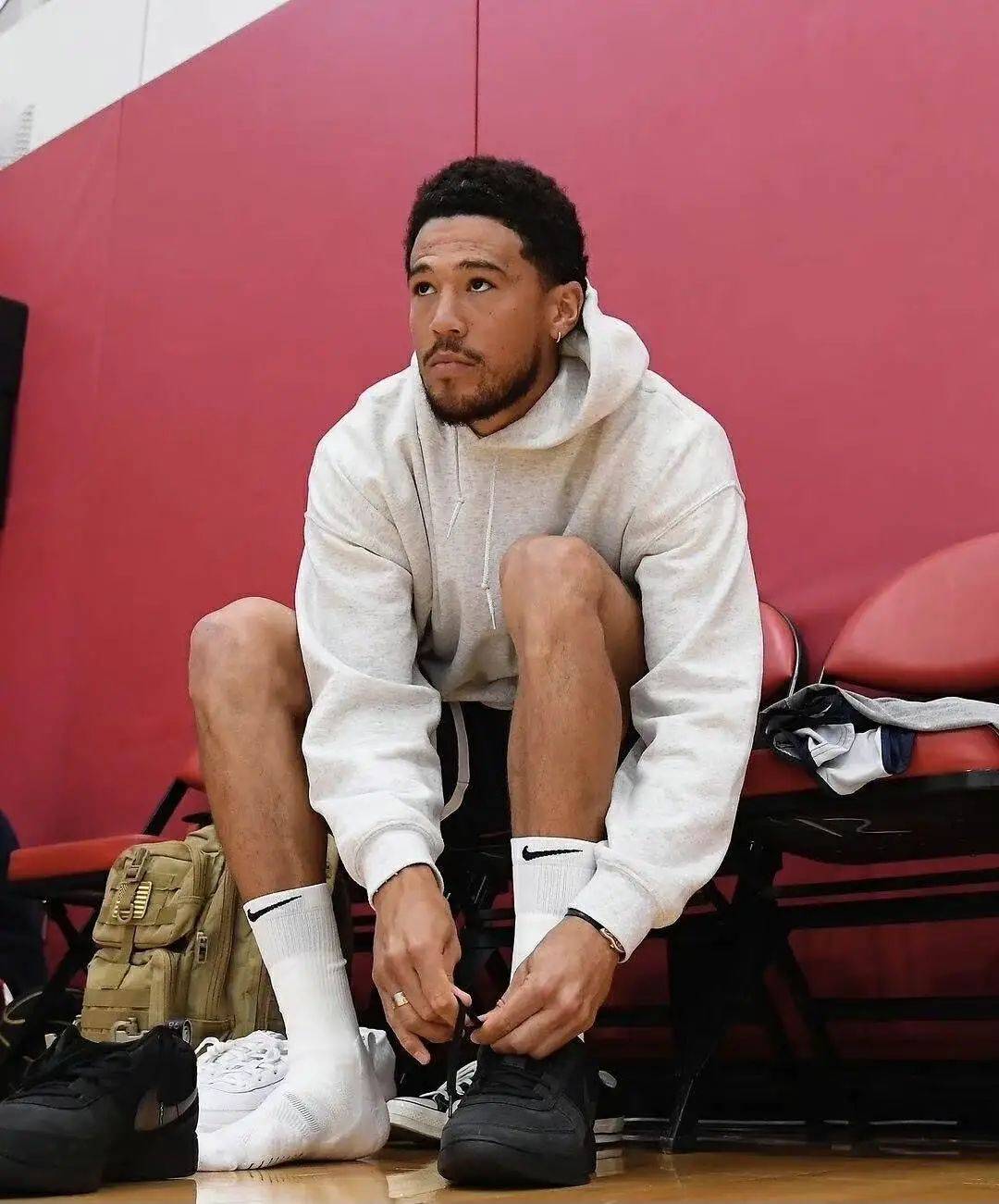 贝克汉姆的球队夺冠，全家相拥庆祝，14岁金发小七很夺目（贝克汉姆球队加冕冠军，一家相拥同庆，14岁金发小七成焦点）