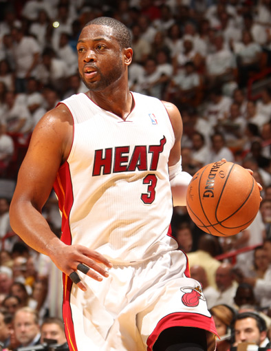 卢指导：球队当前缺少战斗精神，必须坚韧起来一步步挺过去（卢帅直言球队斗志欠缺，必须以坚韧逐步走出困境）