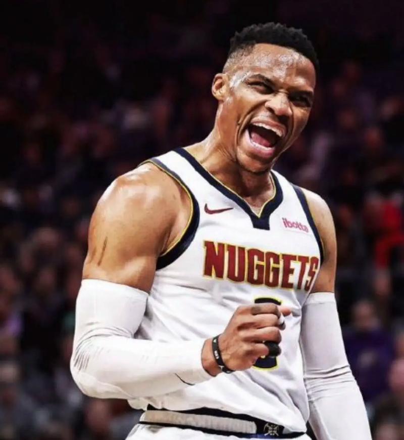 湖人官方：东契奇明日将缺席，里夫斯升级为出战成疑（湖人官宣：东契奇缺席明日比赛，里夫斯状态升级为出战成疑）