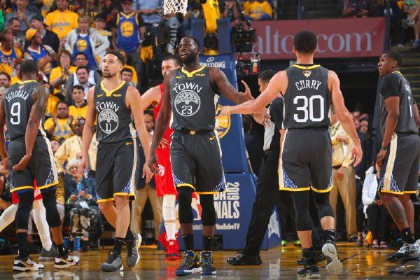 官方：瓦诺利就任佛罗伦萨主帅，合同至明年6月+1年续约选项（官宣：瓦诺利出任佛罗伦萨主帅，合约至明年6月，另含一年续约选项）