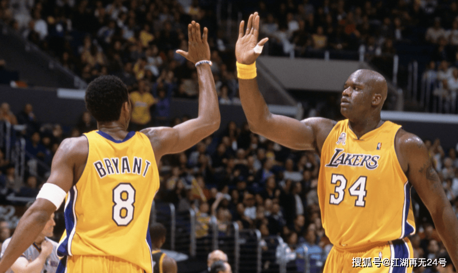 球队在最难的时候没有崩（球队在最艰难时刻挺住了）