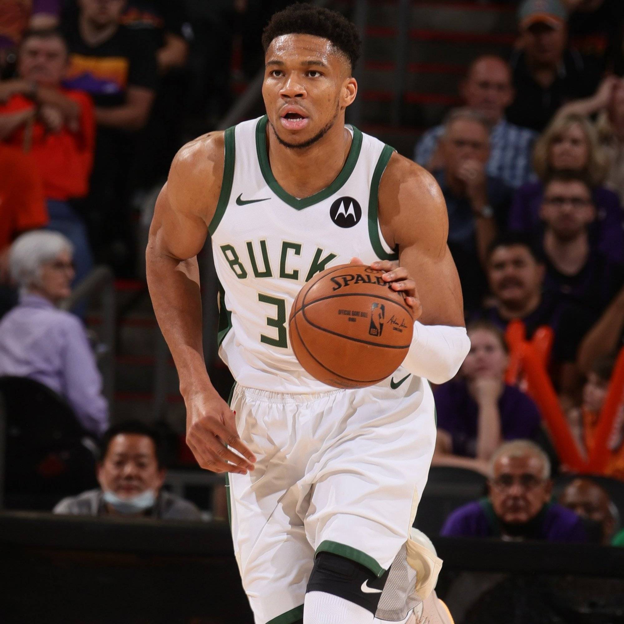 詹姆斯的末节表现：关键时刻挺身而出（詹姆斯末节发威：关键时刻力挽狂澜）