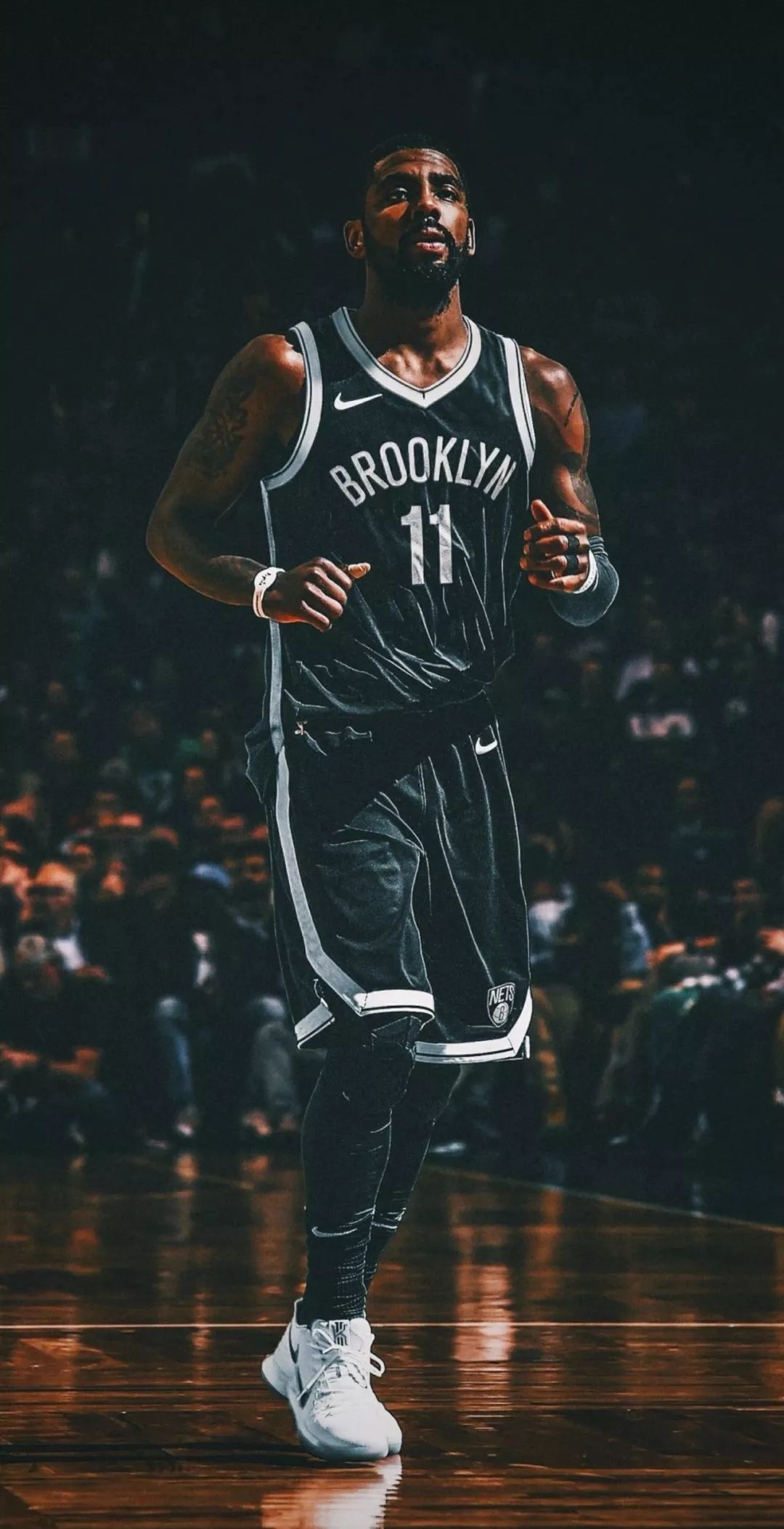 克莱重返大通中心受欢呼，库里两度主动致意（克莱重返大通中心引爆欢呼，库里两次主动致意）