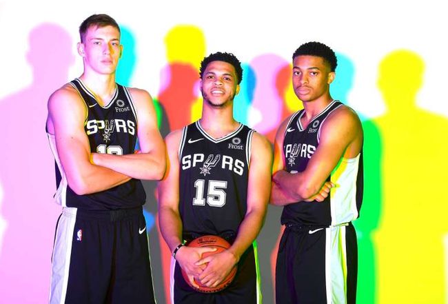 NBA：湖人加时险胜掘金 詹姆斯砍下40分（加时苦战湖人险胜掘金 詹姆斯轰下40分）