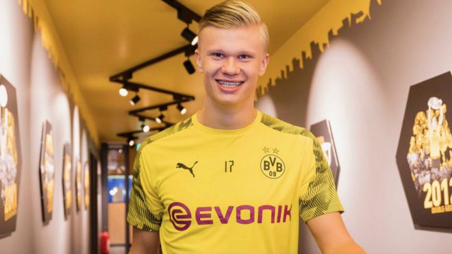 里勒展现精湛球技，上篮得分如探囊取（里勒展现高超球技，上篮得分轻而易举）