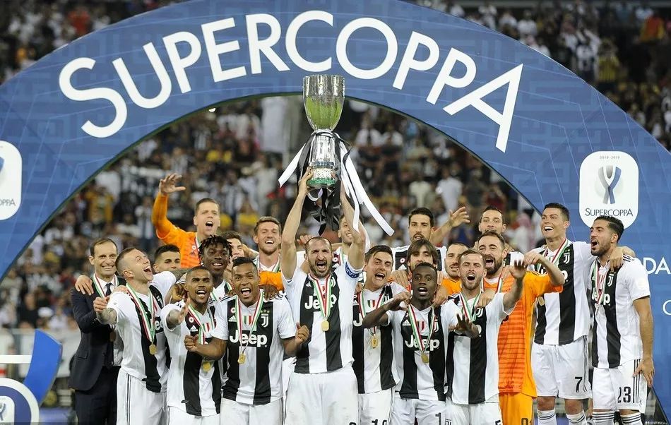 阿斯：拉菲尼亚因为肌肉不适缺战贝蒂斯，他能出战下场欧冠（阿斯：拉菲尼亚肌肉不适无缘战贝蒂斯，预计下场欧冠可复出）