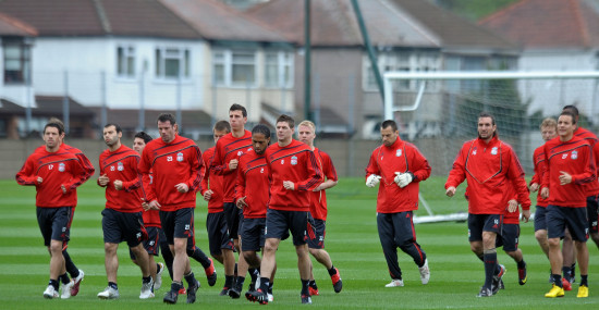 美媒：东契奇直接开着布加迪跑车来到今日与独行侠的比赛现场（美媒：东契奇驾布加迪亮相今日独行侠比赛现场）