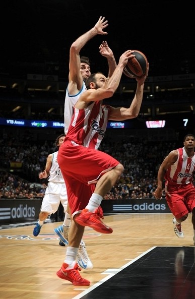 媒体热议中国男篮不敌韩国：球员陷入全运会疲惫期&缺乏稳定持球者（中国男篮不敌韩国引发热议：全运疲劳显现，稳定持球点缺失）