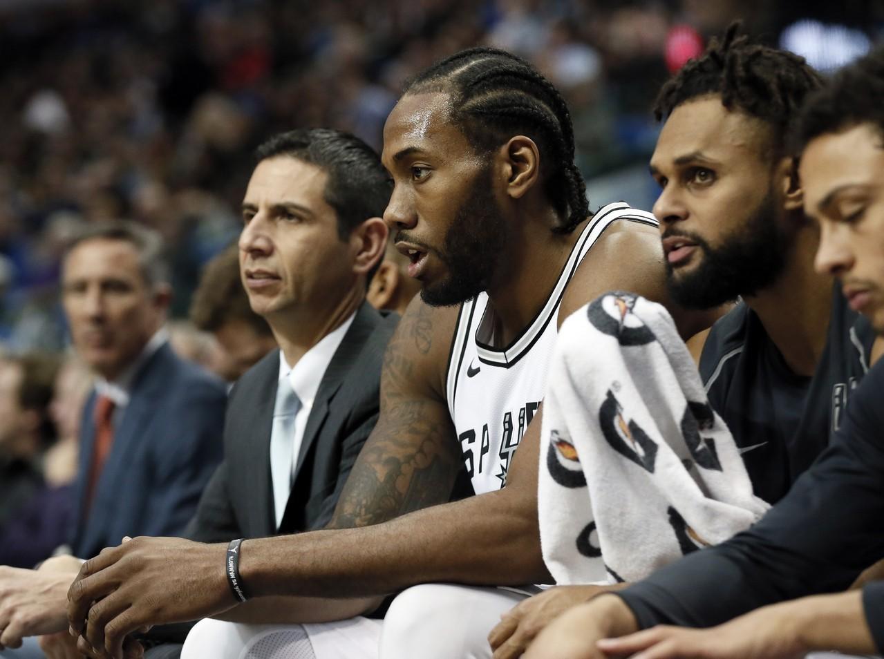 攻防一体！霍姆格伦半场11中8高效砍16分5板1助1帽 得分全队最高（攻守兼备！霍姆格伦半场11投8中砍下16分5板1助1帽 领跑全队得分）