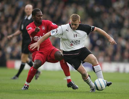 贝克汉姆的球队夺冠，全家相拥庆祝，14岁金发小七很夺目（贝克汉姆球队加冕冠军，一家相拥同庆，14岁金发小七成焦点）