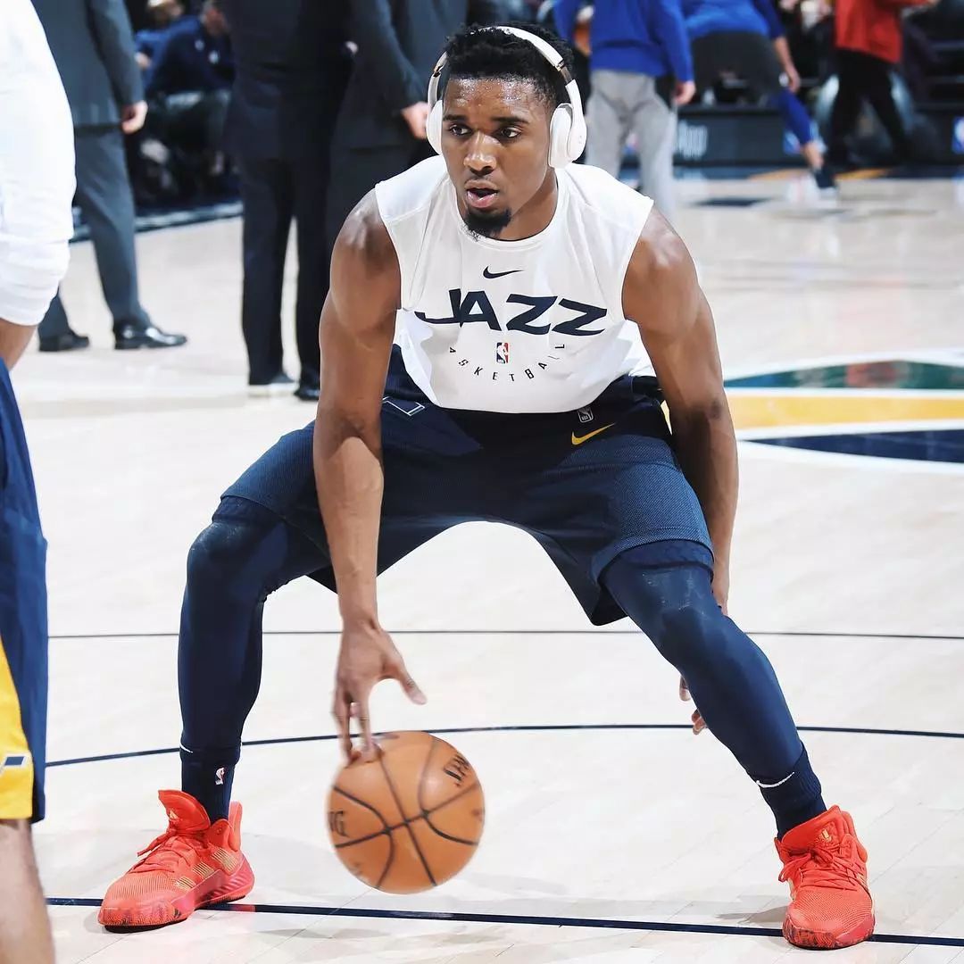 亚历山大高效发挥，成为球队关键先生（亚历山大状态爆棚，成为球队制胜核心）